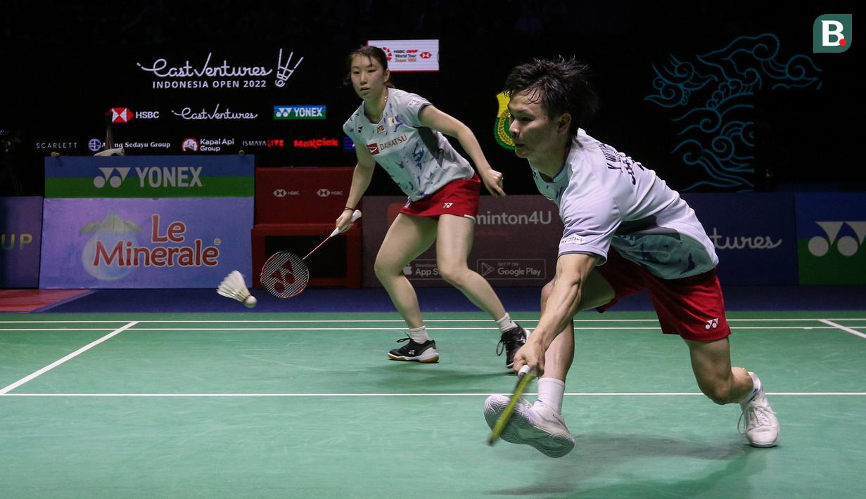 Sementara Yuta Watanabe/Arisa Higashino mengalahkan unggulan ke-6 asal Korea Selatan, Seo Seung Jae/Chae Yu Jung di semifinal dengan 21-18, 17-21 dan 21-15. (Bola.com/Bagaskara Lazuardi)