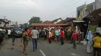 Kecelakaan Maut Bumiayu menghantam kendaraan, rumah warga dan 12 orang meninggal. (Liputan6.com/Fajar Eko Nugroho)