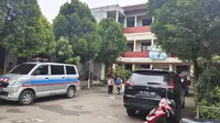 Tampak SDN Pengasinan 1, Kecamatan Sawangan, Kota Depok, usai ditemukan belasan siswa keracunan makanan kadaluarsa. (Liputan6.com/Dicky Agung Prihanto)