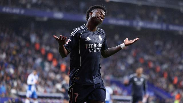 Foto: Momen Vinicius Jr Gagalkan Perayaan Juara Lebih Cepat Barcelona di Liga Spanyol