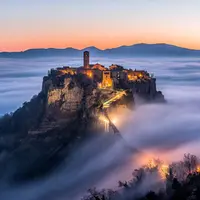 Civita di Bagnoregio, Italia. (juzaphoto.com)