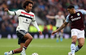 Penyerang Manchester United,&nbsp;Joshua Zirkzee, tumpul saat timnya bermain imbang 0-0 kontra Aston Villa&nbsp;pada laga pekan ketujuh Premier League di Villa Park, Birmingham, Minggu (6/10/2024) malam WIB. (AFP/Adrian Dennis)