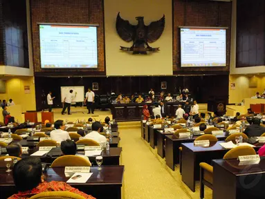Sidang pleno DPD gelar pemungutan suara untuk memilih calon pimpinan MPR di Kompleks Parlemen, Jakarta, (6/10/14). (Liputan6.com/Andrian M Tunay)