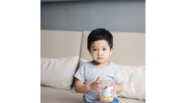 Jarang Terekspos, Ini 6 Potret Lucu Hasan Anak Fedi Nuril
