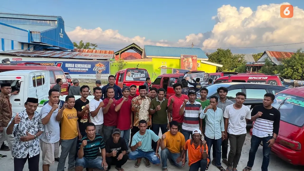 Syamsuddin Karlos bersama komunitas sopir angkot (Liputan6.com/Fauzan)