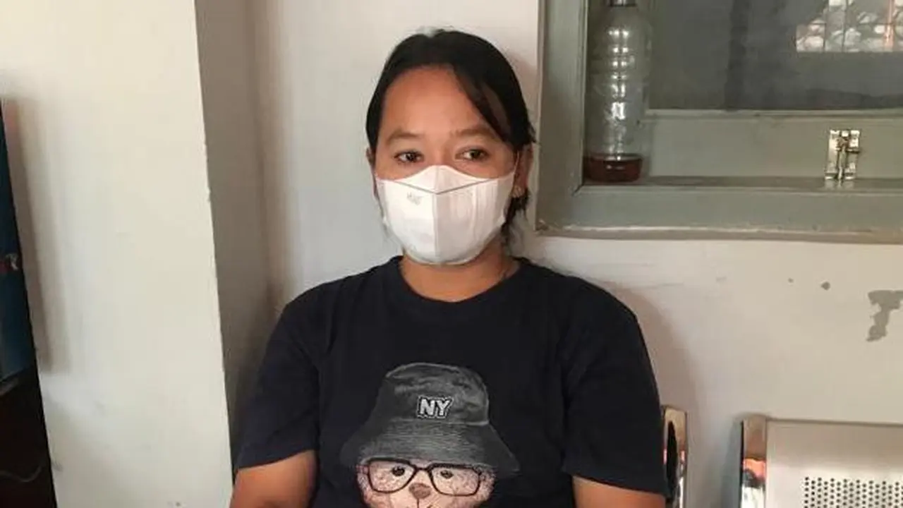 Wanita muda selundupkan ratusan butir pil koplo dengan masukkan obat terlarang itu ke dalam alat vital. (Foto: Liputan6.com/Felek Wahyu)