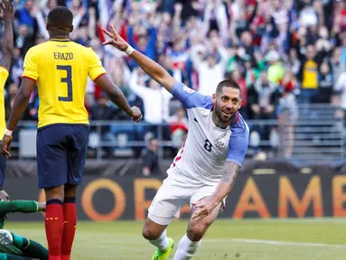 Clint Dempsey mencetak gol pertama saat Amerika Serikat mengalahkan Ekuador 2-1 pada perempat final Copa America Centenario 2016, di Century Link Field, Seattle, Jumat (16/6/2016). (Reuters/Joe Nicholson-USA TODAY Sports)