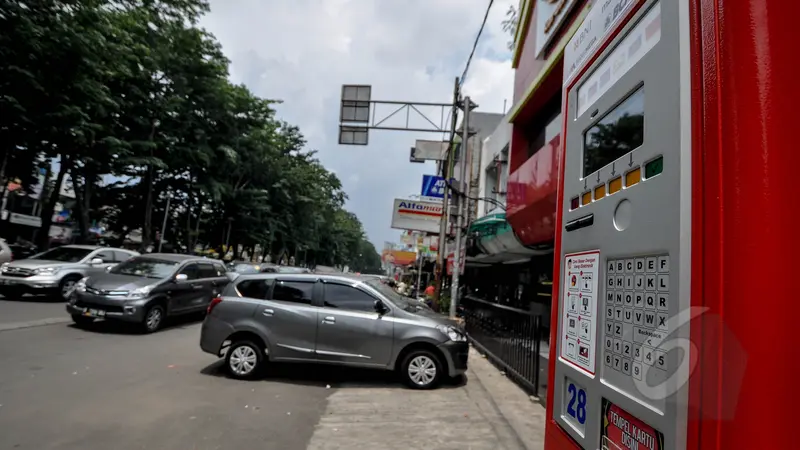 Parkir Meter di Boulevard Raya Kelapa Gading Mulai Beroperasi