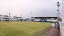 Kondisi Stadion Sidolig yang terletak di Batununggal, Kota Bandung, Jawa Barat pada Sabtu (21/10/2023) WIB. Stadion Sidolig terpilih menjadi salah satu lapangan latih untuk Piala Dunia U-17 2023. (Bola.com/Bagaskara Lazuardi)