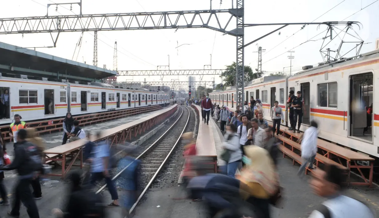 Foto Rencana Pemindahan Pelayanan Kereta Api Jarak Jauh Foto
