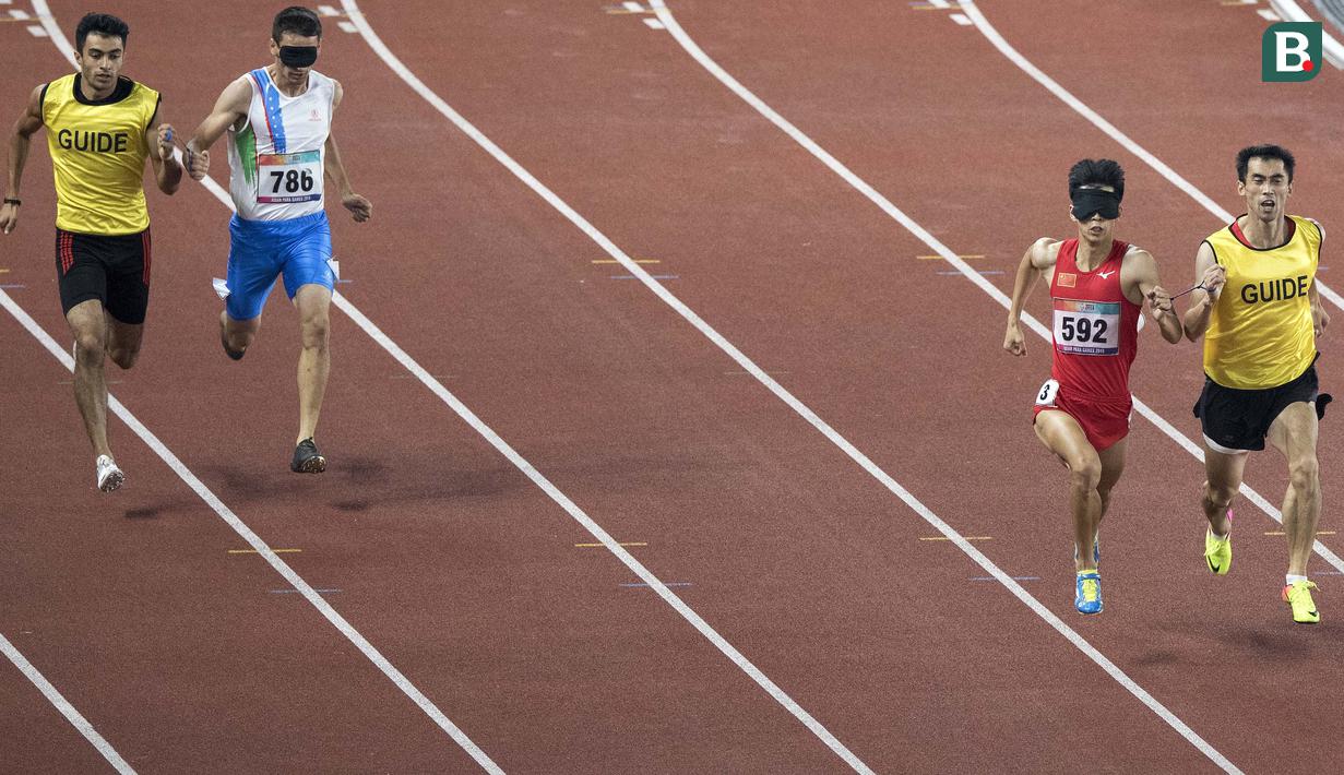 Pertandingan cabang para atlletik nomor lari 400 meter putra klasifikasi T11 pada Asian Para Games 2018, di Stadion Utama Gelora Bung Karno Jakarta, Kamis(11/10/2018).  (Bola.com/Peksi Cahyo)