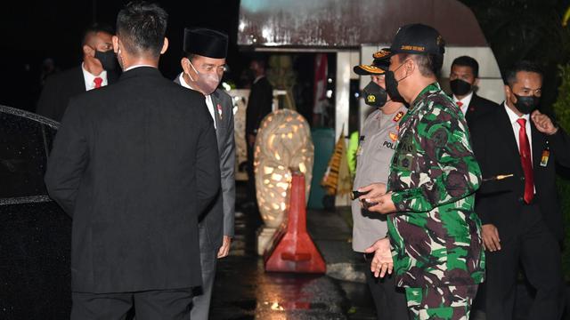 HUT ke-77 RI, Jokowi Pimpin Apel Kehormatan dan Renungan Suci di TMP Kalibata