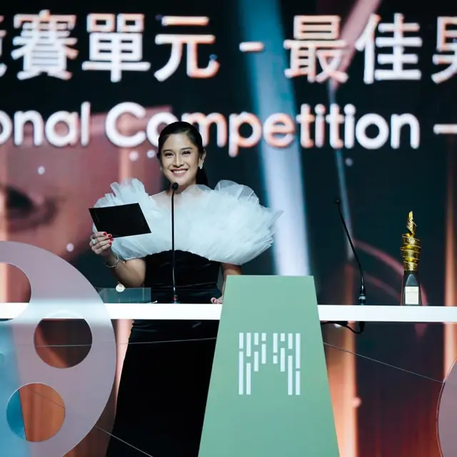 7 Gaya Dian Sastro Dalam Festival Film Makau 2019, Ada Foto Bareng Yoona SNSD