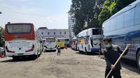 Terminal Baranangsiang Kota Bogor kembali memberakukan tes Genose bagi penumpang seiring beroperasinya kembali bus AKAP dan bus AKDP pascalibur Lebaran 2021. (Liputan6.com/Achmad Sudarno)