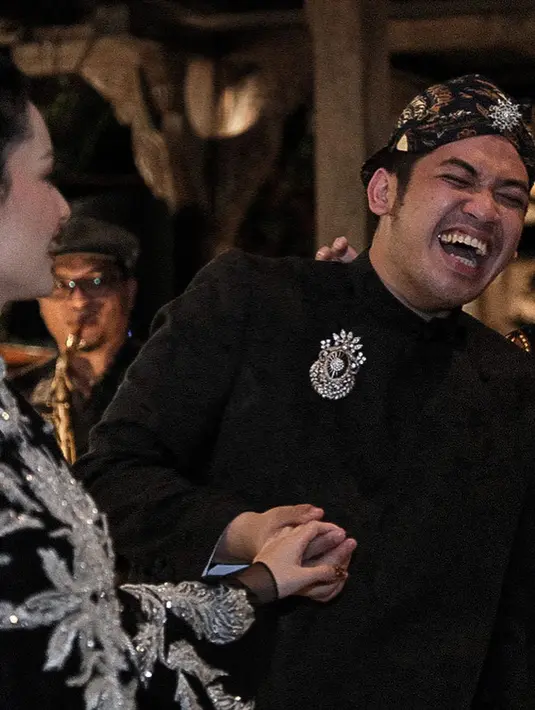 Clara tak lupa menuliskan kata cinta untuk peringatan sebulan mereka menjadi suami-istri. (Instagram @clarabernadeth)