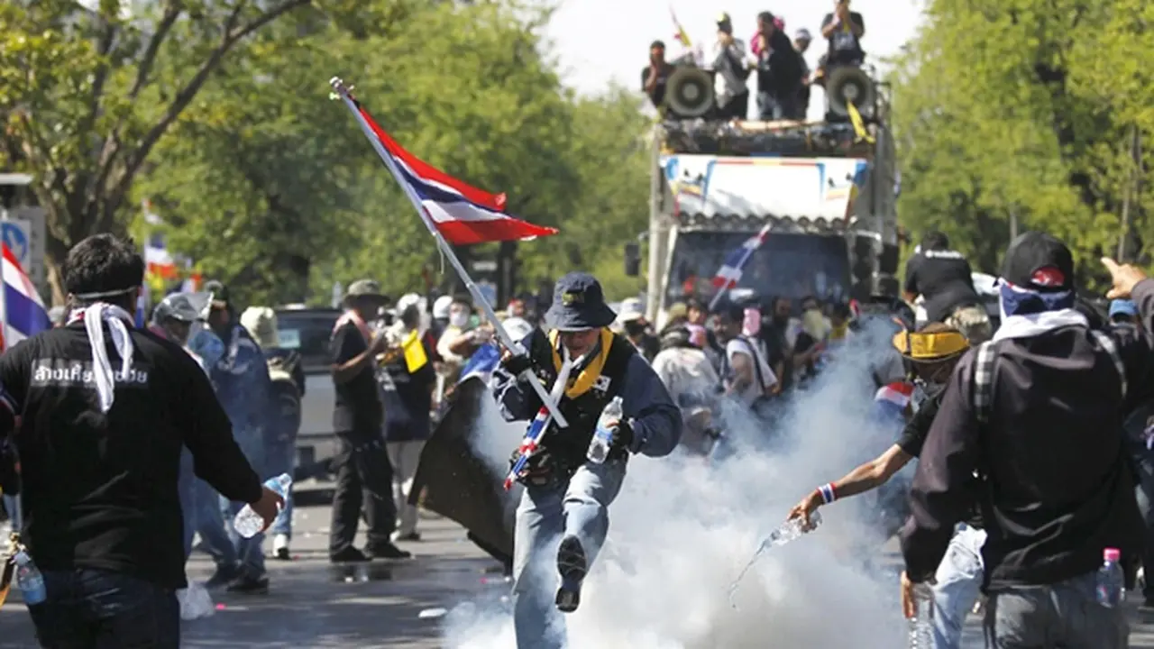 demo-thailand-150218b.jpg