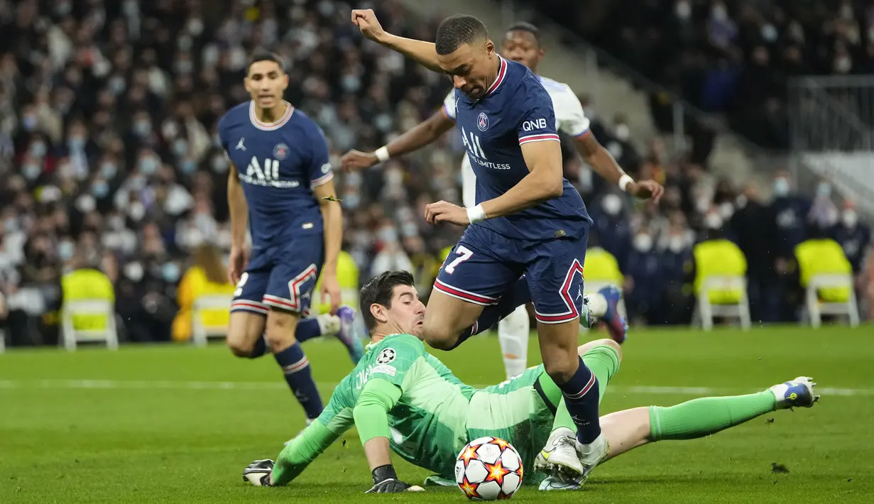 Gol pemain Prancis itu mementahkan keunggulan PSG yang sempat memimpin lewat gol Kylian Mbappe pada menit ke-28. (AP/Manu Fernandez)