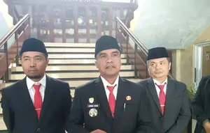 Sambut Prabowo di Bangkalan, Dagangan PKL Diborong Pemkab dan Dibagikan Gratis ke Warga