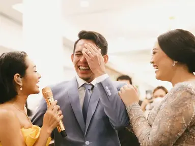 Inilah potret mengharukan Andien di pesta pernikahan salah seorang fansnya yang bernama Digun belum lama ini. (instagram.com/andienaisyah).
