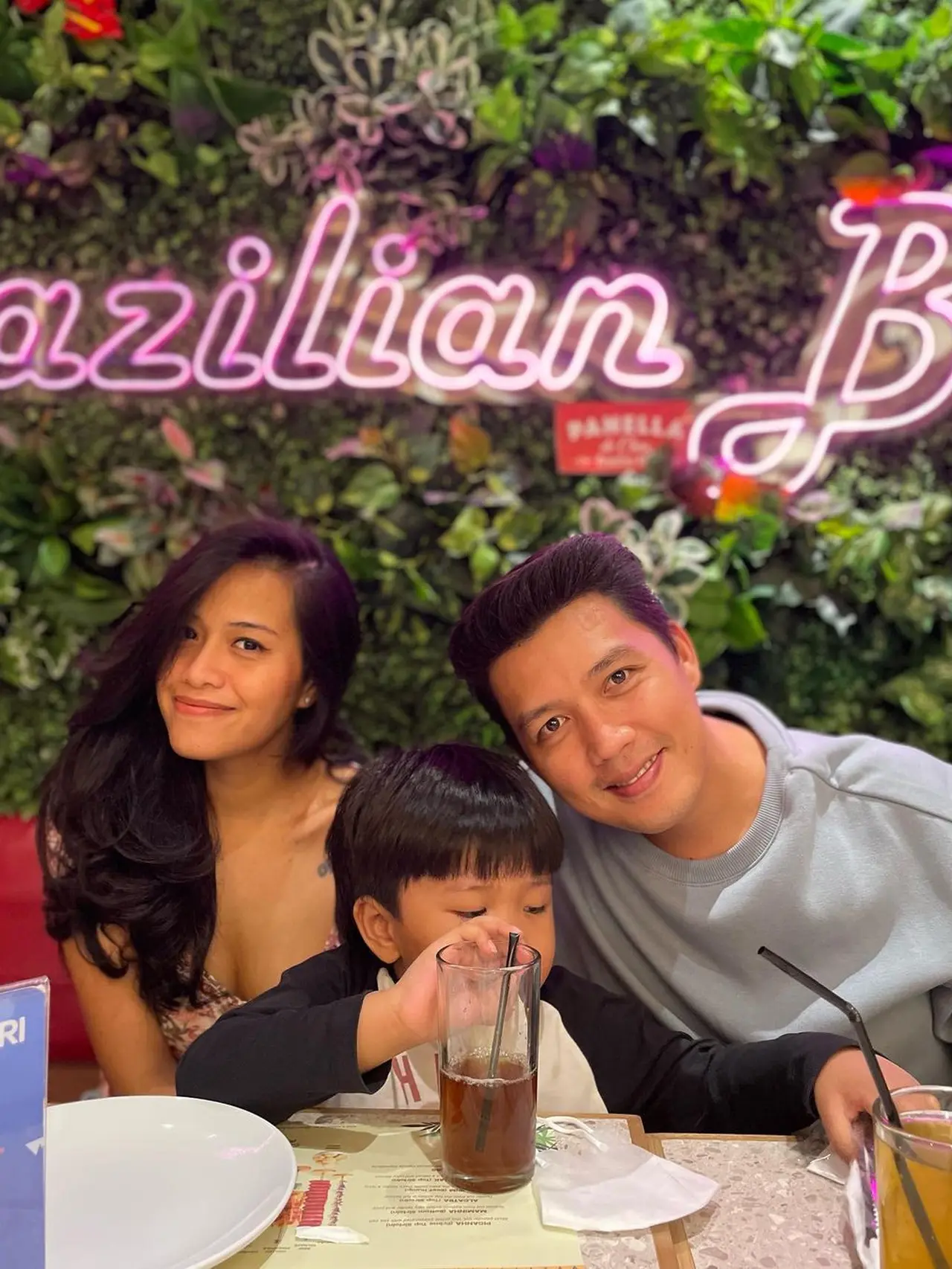 6 Potret Bahagia Dirly Idol Bersama Istri, Santai Digunjing Perihal Isu ...