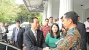 Utusan Pemerintah Republik Rakyat Tiongkok, Wang Jiarui berpamitan usai melakukan pertemuan tertutup sekitar dua jam di Balaikota DKI Jakarta, (15/9/14). (Liputan6.com/Herman Zakharia)
