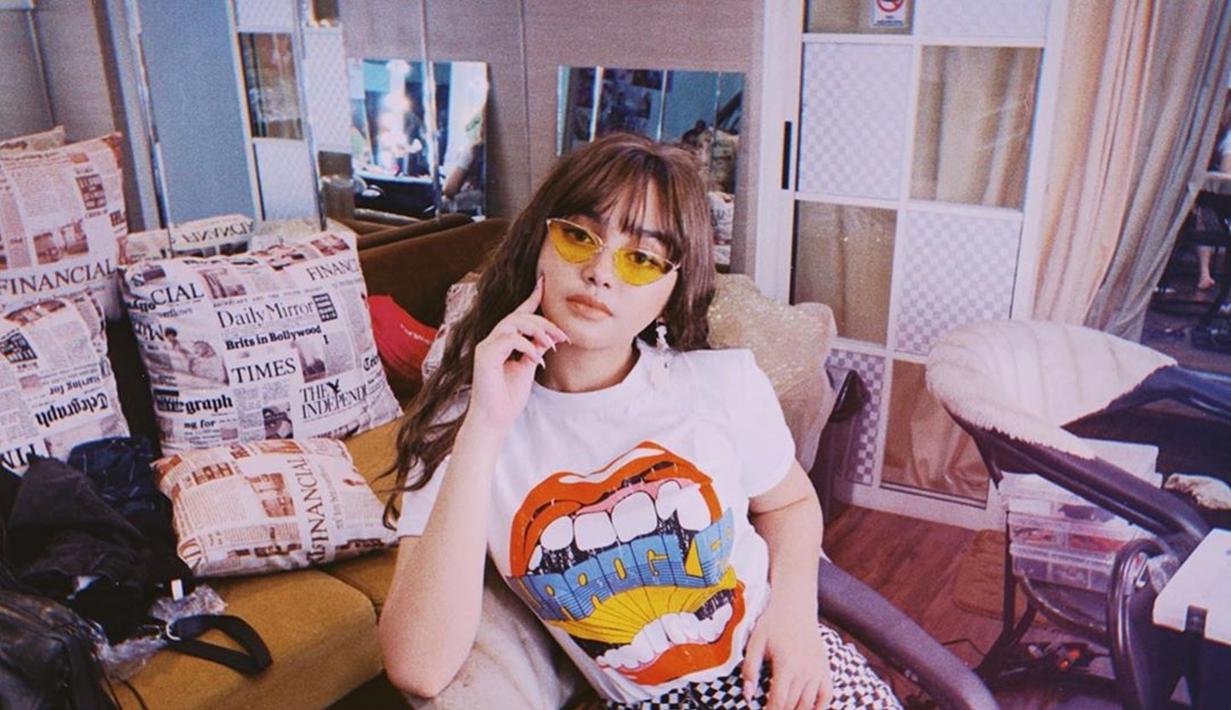 FOTO: Gaya Syifa Hadju saat Pakai Kacamata, Tampil Trendi - Hot Liputan6.com