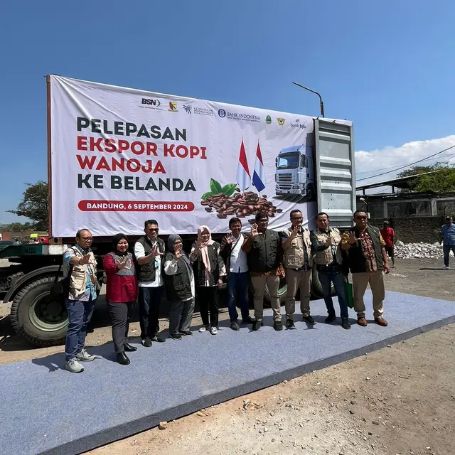Seremoni pelepasan ekspor kopi Wanoja ke Belanda, yang menandai langkah besar kelompok ini dalam merambah pasar global. (Bank BJB)