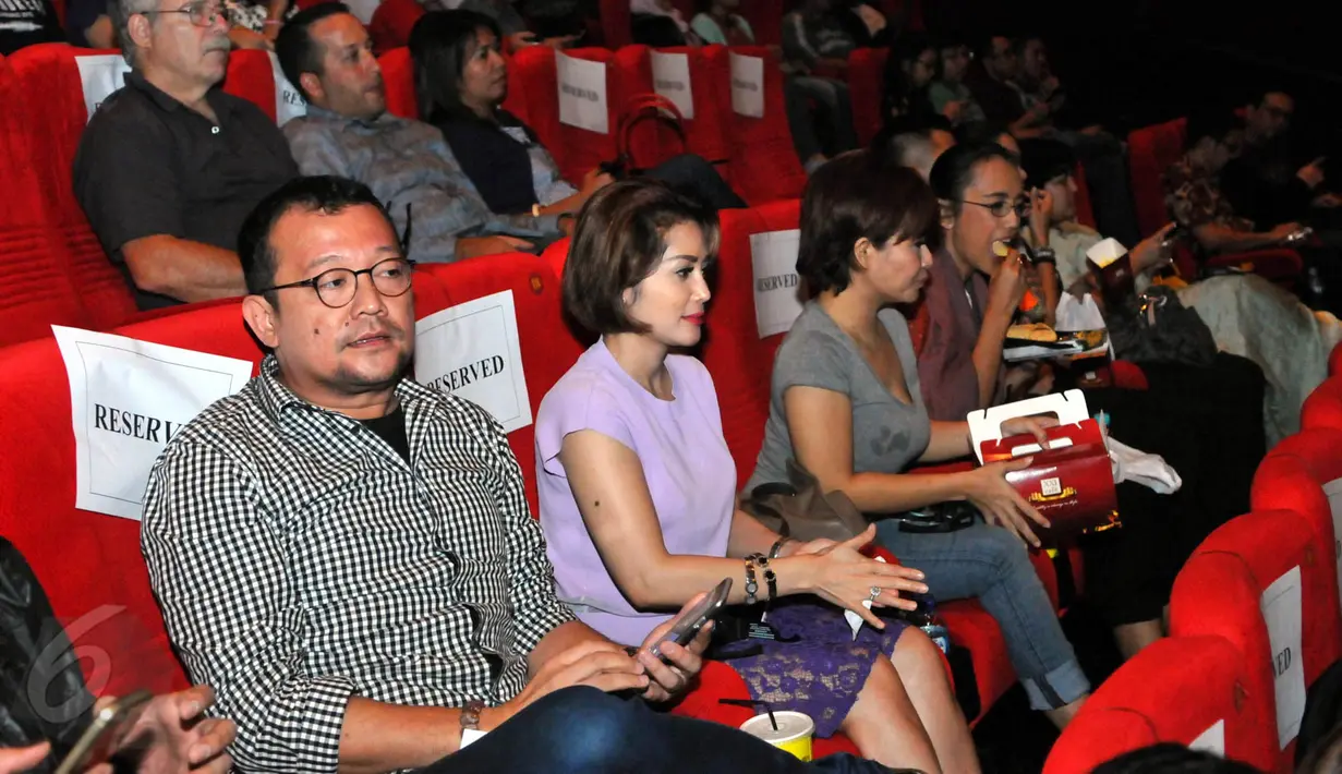 Sejumlah selebriti turut hadir dalam Gala Premier film San Andreas di XXI Plaza Senayan, Jakarta (27/5/2015). San Andreas menceritakan bencana gempa bumi yang terjadi di California, AS. Dwayne Johnson sebagai peran utama. (Liputan6.com/Panji Diksana)