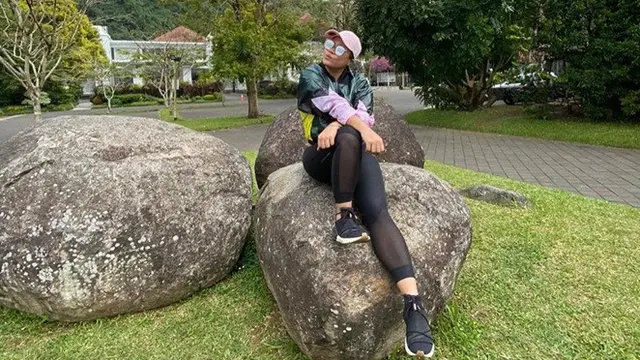 Jarang Tersorot, Ini 7 Potret Terbaru Okky Lukman yang Makin Menawan