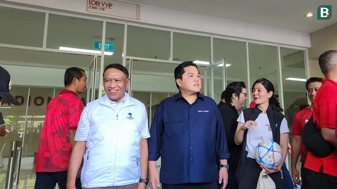 FOTO Erick Thohir Tinjau Stadion Manahan