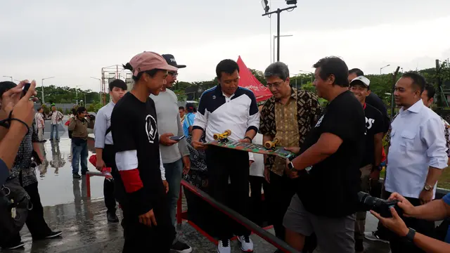 Skateboard