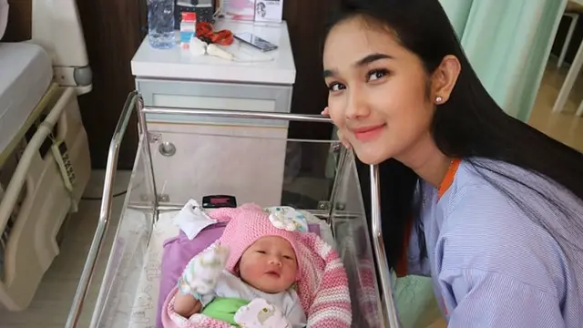 Sempat Tak Diekspos, Ini 6 Potret Gemas Anak Kedua Faby Marcelia