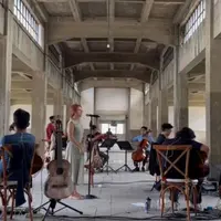 Momen magis nadin amizah latihan di bangunan using. (credit:instagram.com/cakecaine/salmaastia)