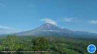 Penampakan Gunung Semeru pada Jumat Pagi, 29 Maret 2024.