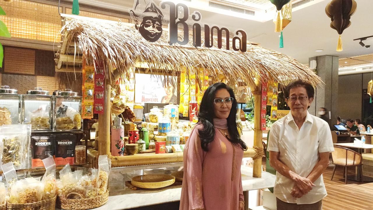 Rieke Diah Pitaloka dan Direktur Sido Muncul Irwan Hidayat