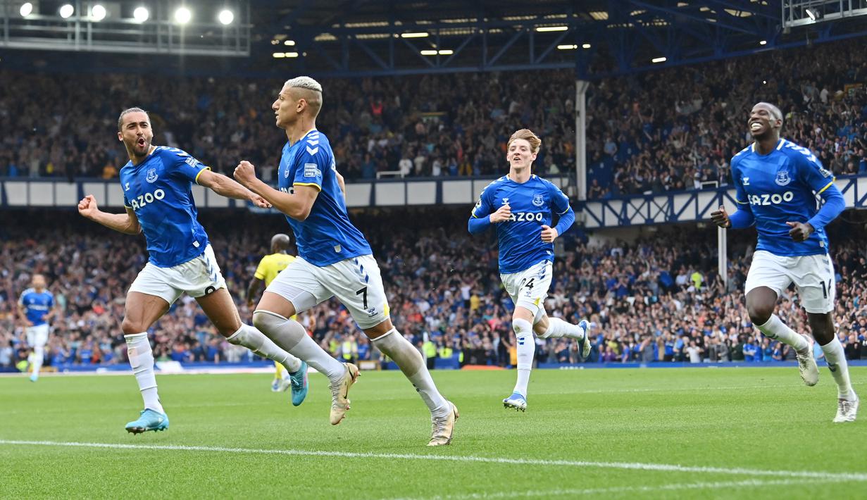 Everton membuntuti sang rival Liverpool di peringkat keempat. The Toffees mengoleksi sembilan trofi Community Shield. (AFP/Paul Ellis)
