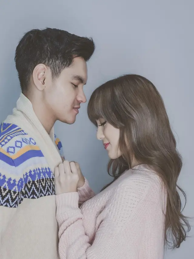 Menanti Kelahiran Anak Ketiga, Ini 6 Potret Maternity Shoot Istri Aditya Suryo