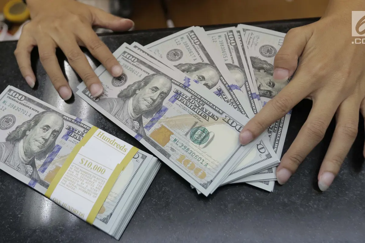 Rupiah Tembus 13.820 per Dolar AS