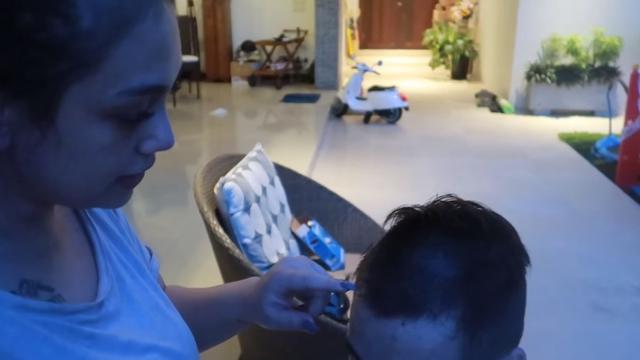 Jadi Botak, Ini 7 Momen Celine Evangelista Cukur Stefan William