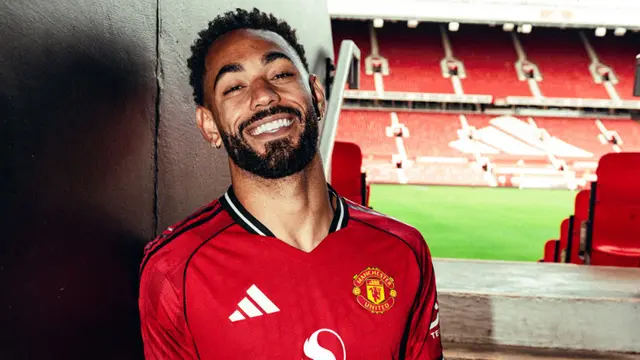 Matheus Cunha Bikin Rio Ferdinand Terkejut, Fasih 5 Bahasa Asing!