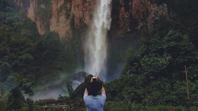 Menikmati Pesona Pagi Curug Ngebul Di Cianjur Yang Terkenal