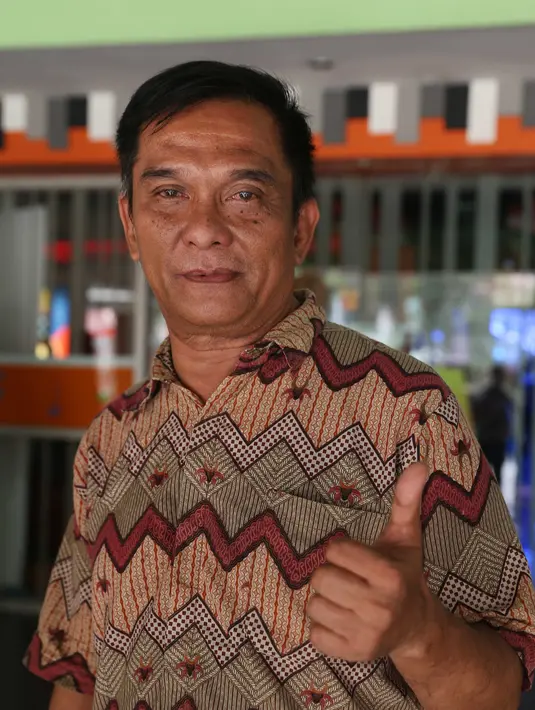 "Somasi sudah 22 September, baru sekali somasi," kata Youngky RM, pencipta lagu ‘Mama Aku Ingin Pulang’ yang dipopulerkan oleh Poppy Mercury dan Nike Ardilla, di Inul Vizta Plaza Festival, Kuningan, Jakarta Selatan, Senin (2/11). (Nurwahyunan/Bintang.com)