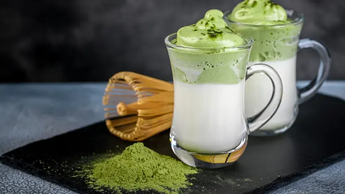 Kreasi minuman dalgona matcha