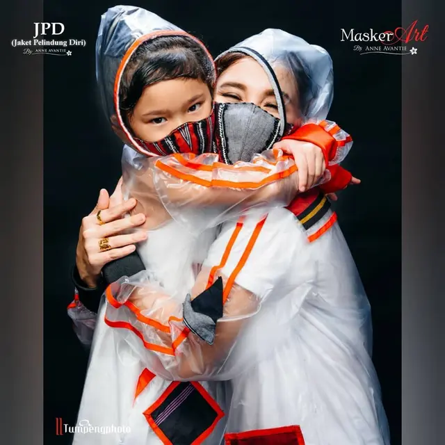 Siap Jalani New Normal, Ini 7 Gaya Ayu Ting Ting dan Bilqis Pakai JPD