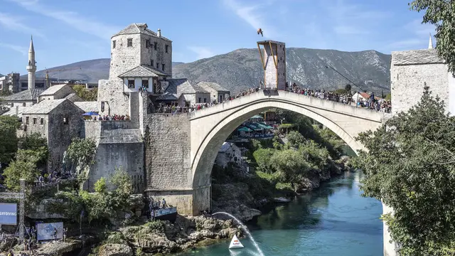 Intip Loncat Indah di Kota Mostar, Bosnia dan Herzegovina