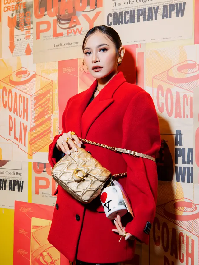 6 Gaya Bold dan Elegan Mahalini Hadiri Acara Coach Kuala Lumpur, Pose Bareng Glenn Yong hingga Nanon Korapat