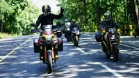 Lima bikers touring Depok-Mandalika untuk menguji pelumas mesin X-Ten Double Ester Premium Sport. (ist)