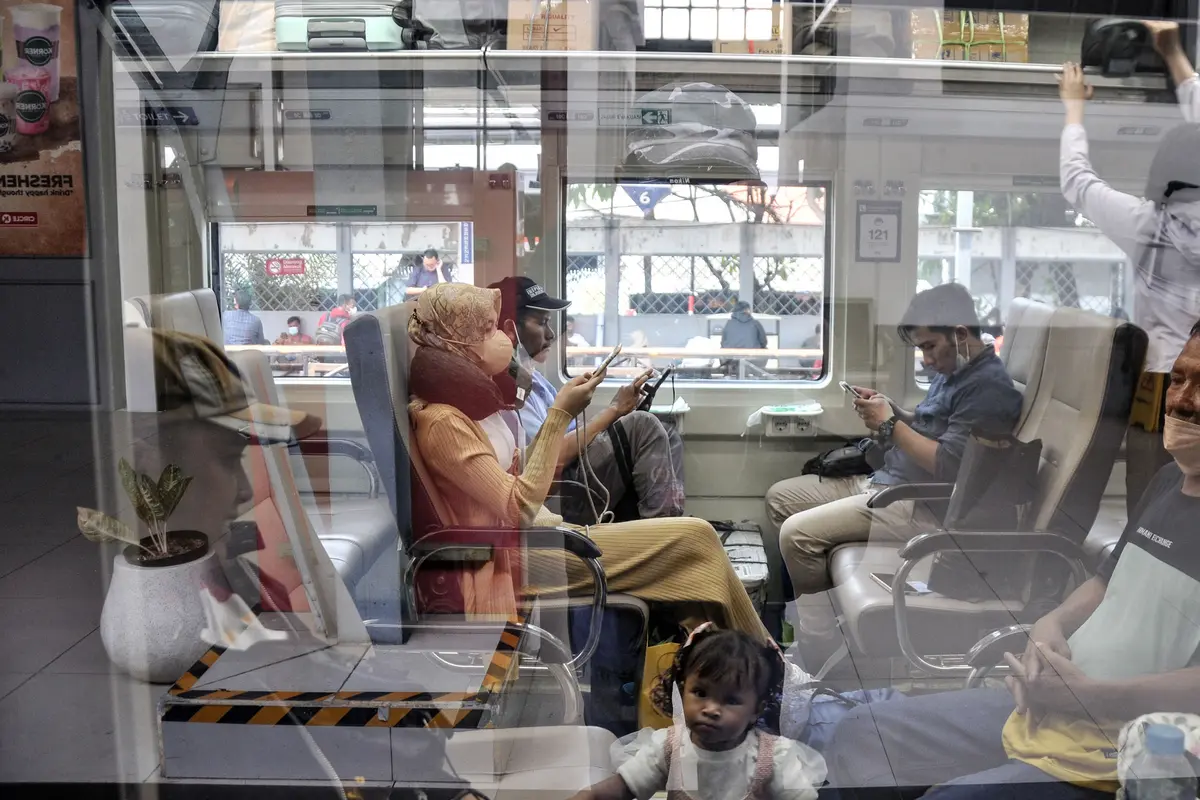 Puncak Arus Mudik Lebaran Idul Fitri di Stasiun Pasar Senen