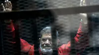 Mohammed Morsi yang meninggal di ruang sidang. (AP)