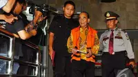 Mantan Gubernur Riau Annas Maamun saat ditahan KPK dalam suap APBD Riau. (Liputan6.com)